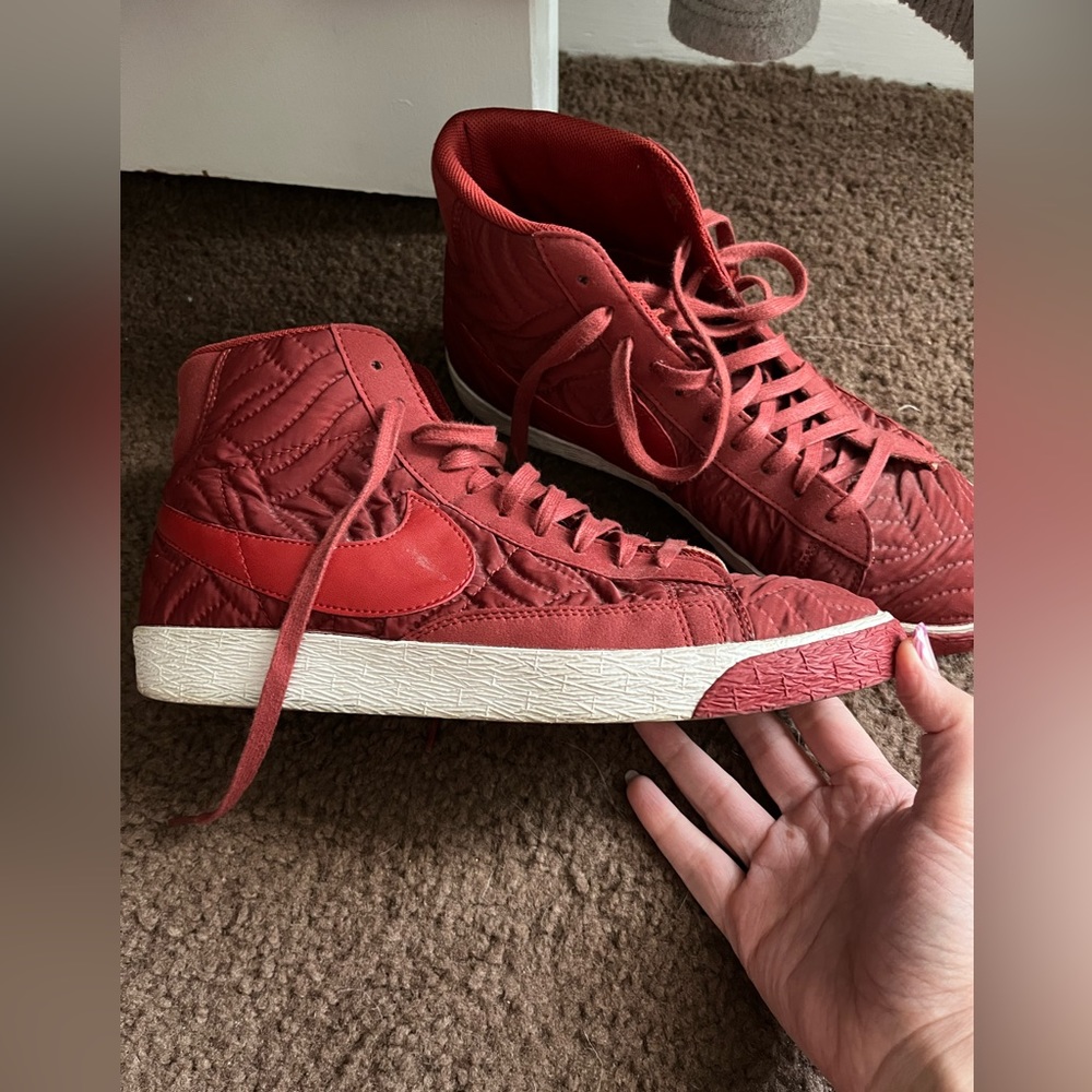 Nike 
Blazer Mid 
Red
Size 9
Like New